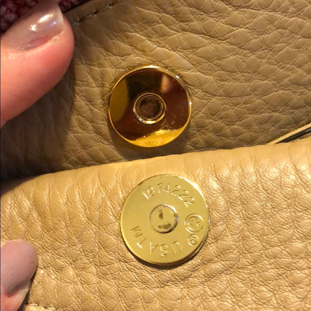 MICHAEL KORS taupe purse with gold detail✨ - Picture 6 of 6